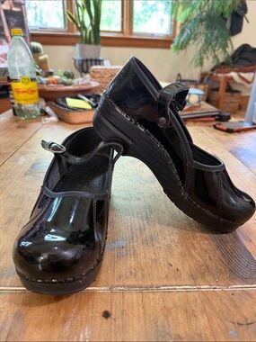 Dansko Marcelle Black Patent Mary Jane Clog EU 39